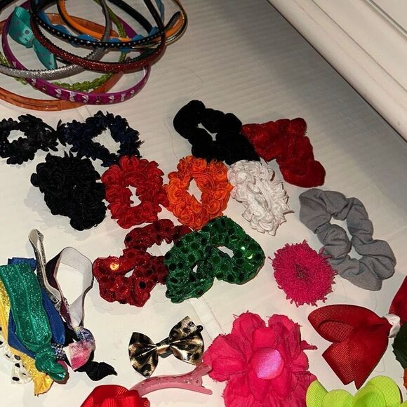 Mixed Lot Of Multicolor Hair Accessories Set 100+ Pieces Girls Multi-sizes - Picture 6 of 12